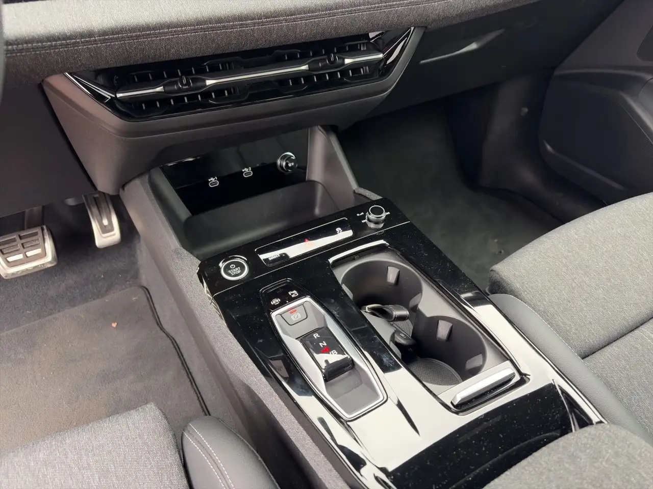 Audi Q6 6