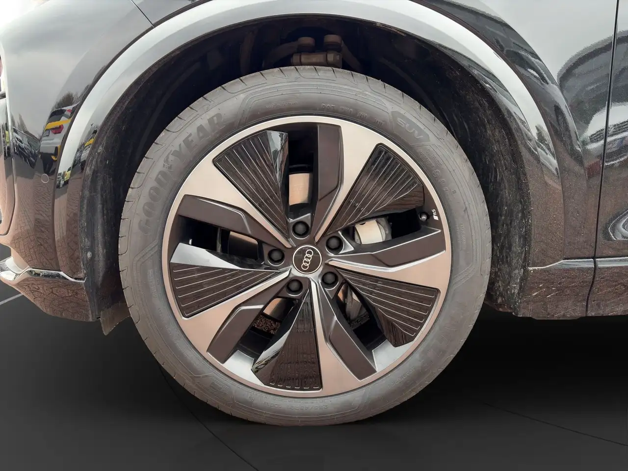 Audi Q6 14
