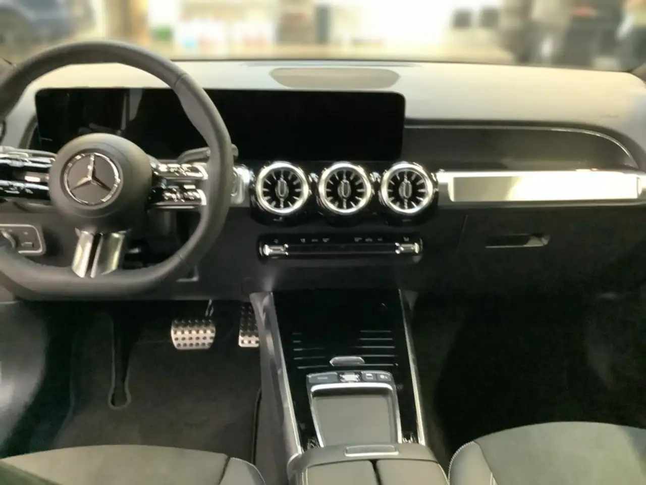 Mercedes-Benz GLB 220 12