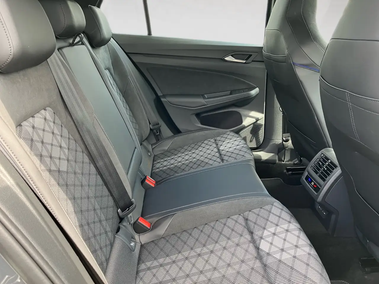 Volkswagen Golf VIII 10