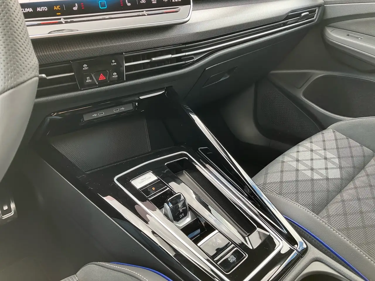 Volkswagen Golf VIII 14