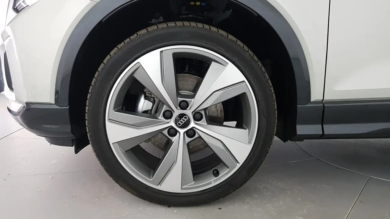 Audi Q2 30 12
