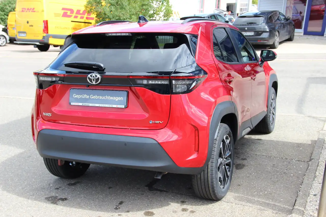 Toyota Yaris 16