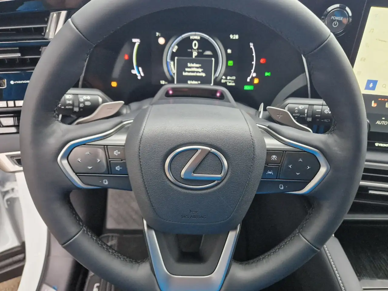 Lexus RX 9