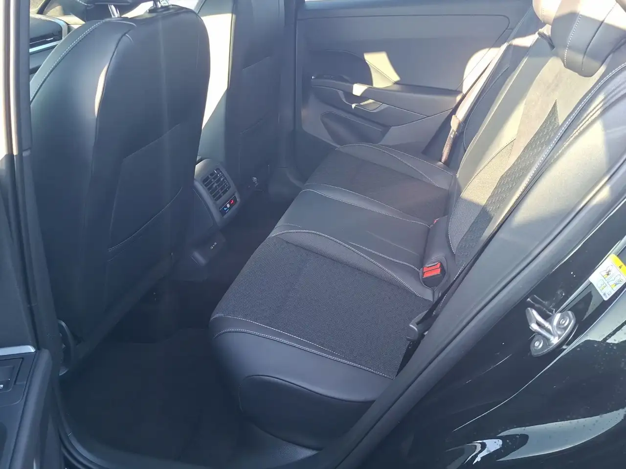 Volkswagen T-Roc 3