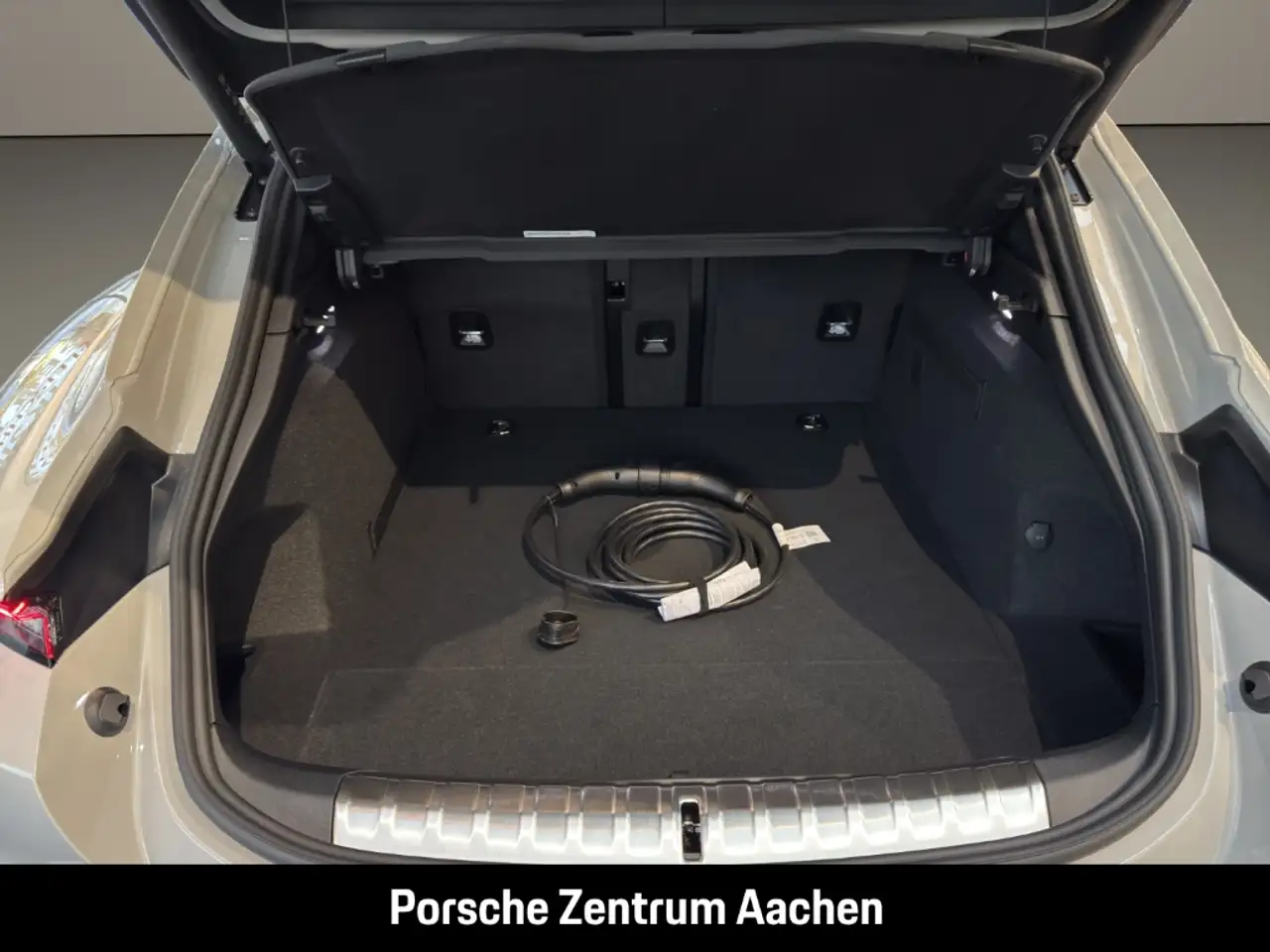 Porsche Taycan 12