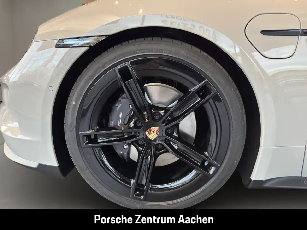Porsche Taycan 13