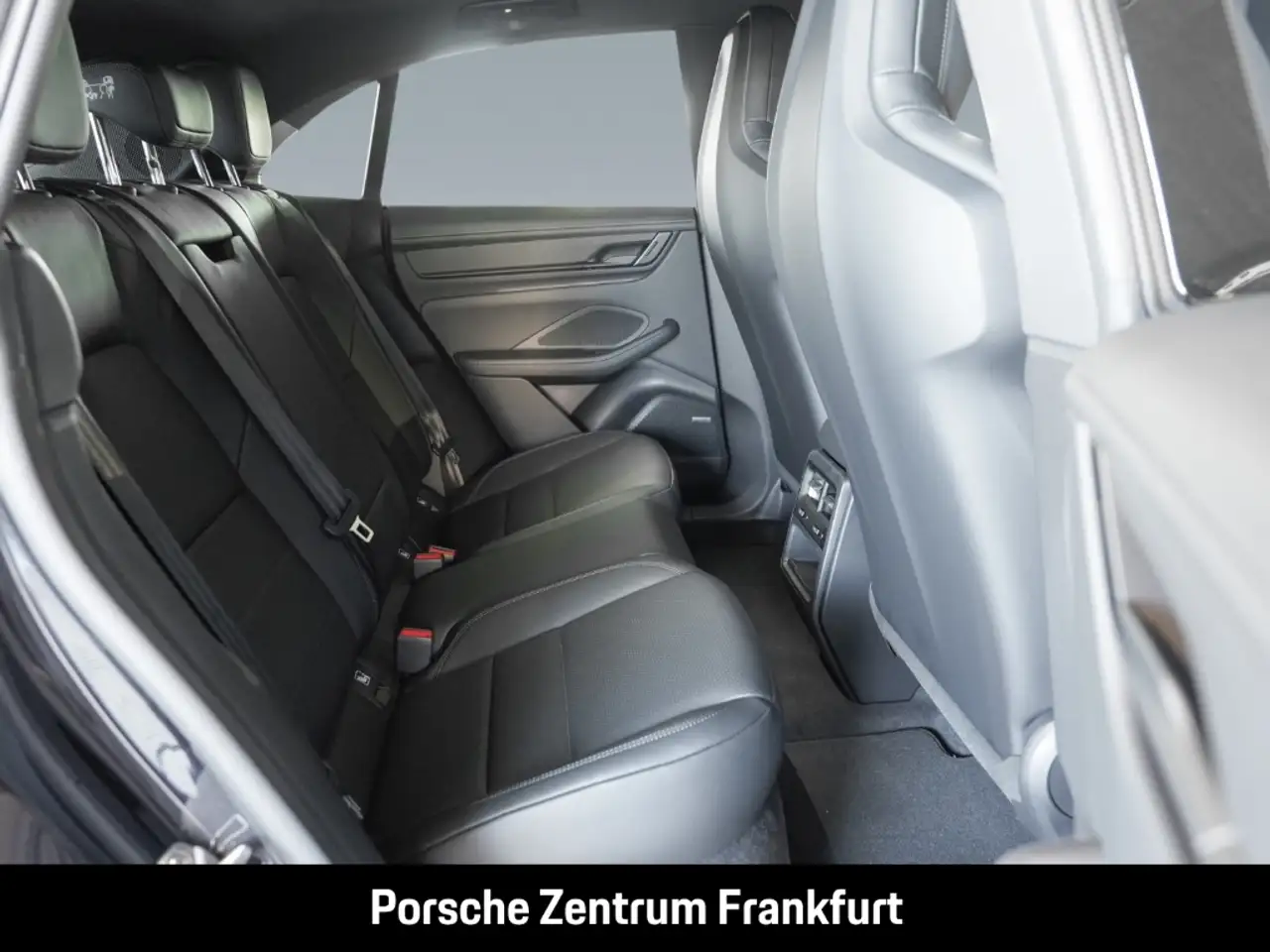 Porsche Macan 8