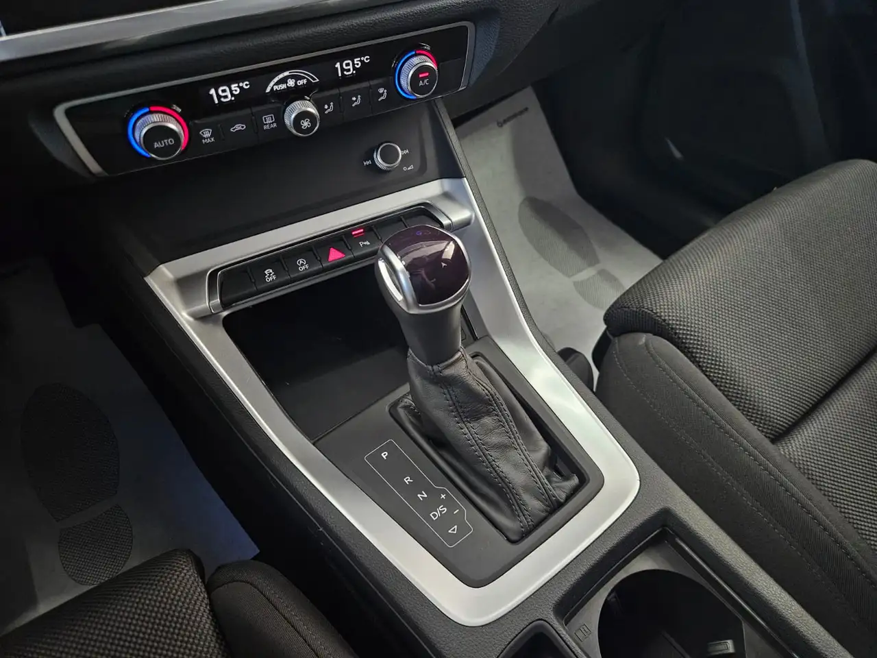 Audi Q3 10