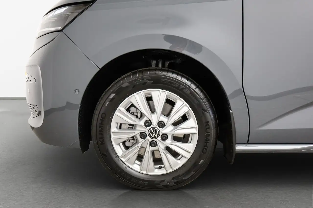 Volkswagen T7 Multivan 11