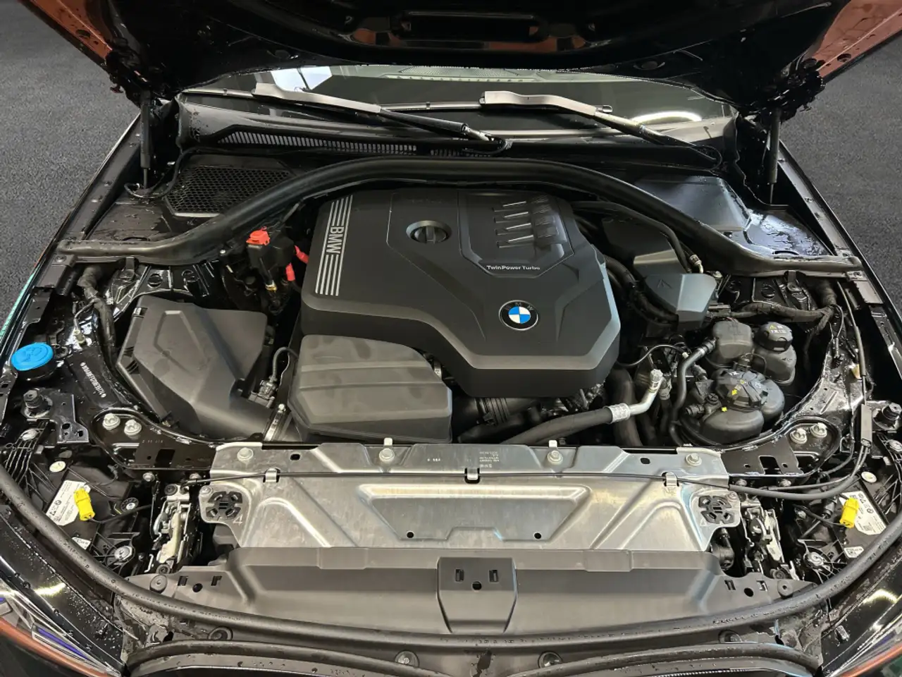 BMW 330 i 9