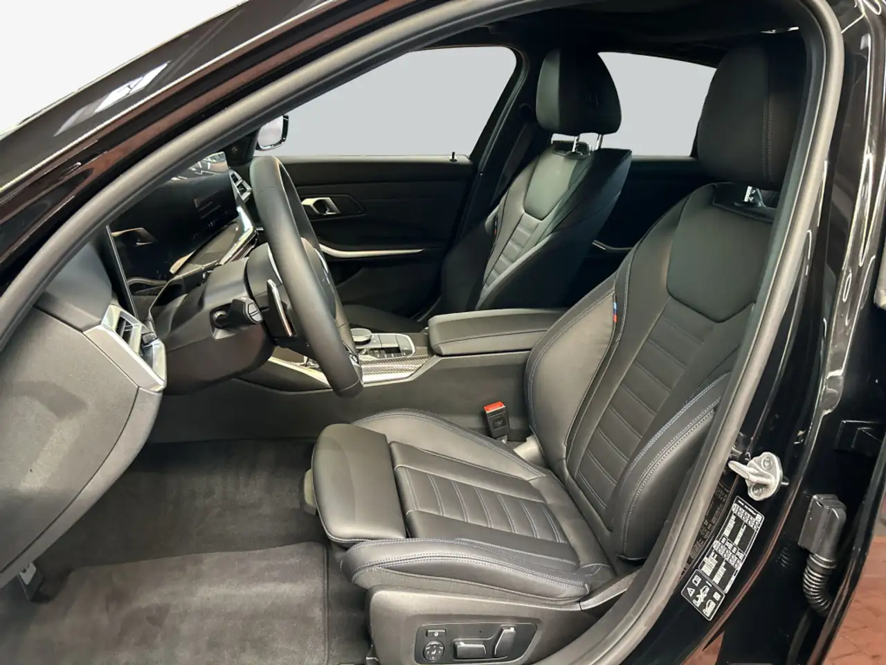 BMW 330 i 12