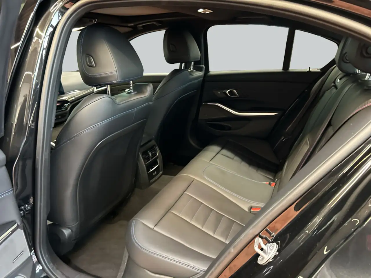 BMW 330 i 13