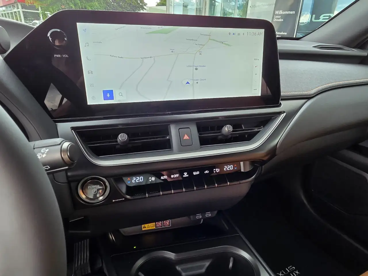 Lexus UX 6