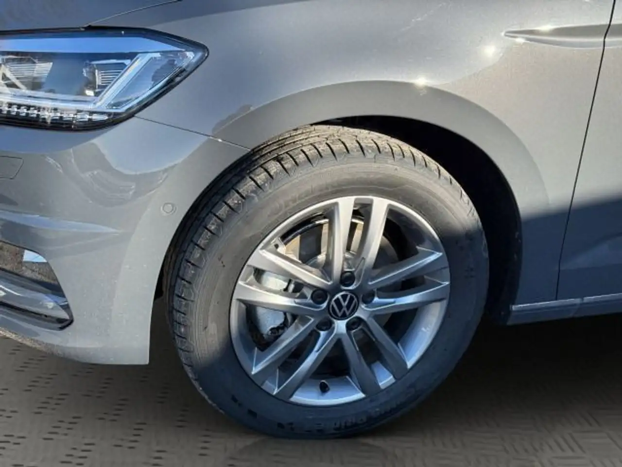 Volkswagen Touran 8