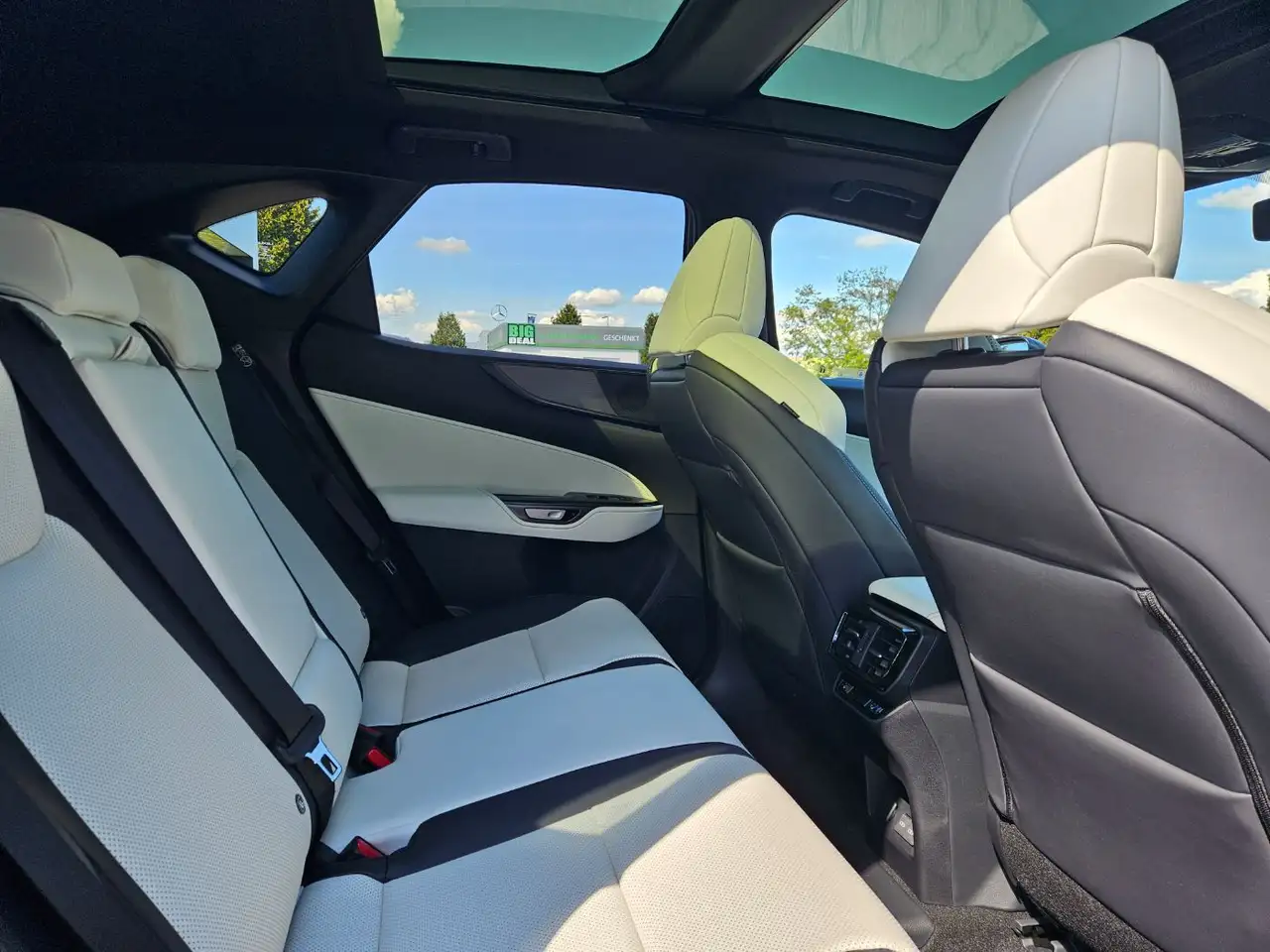 Lexus NX 16