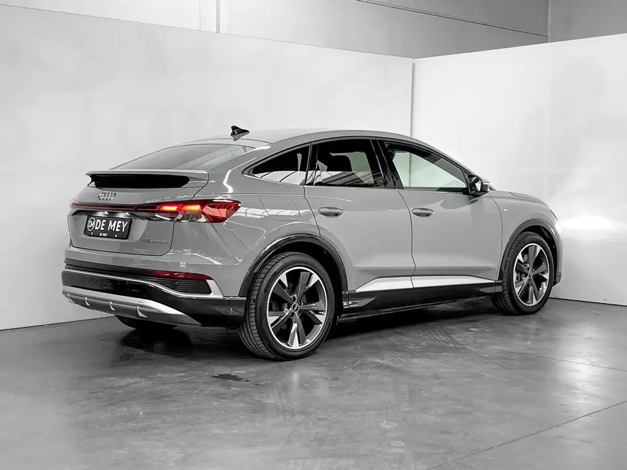 Audi Q4 6
