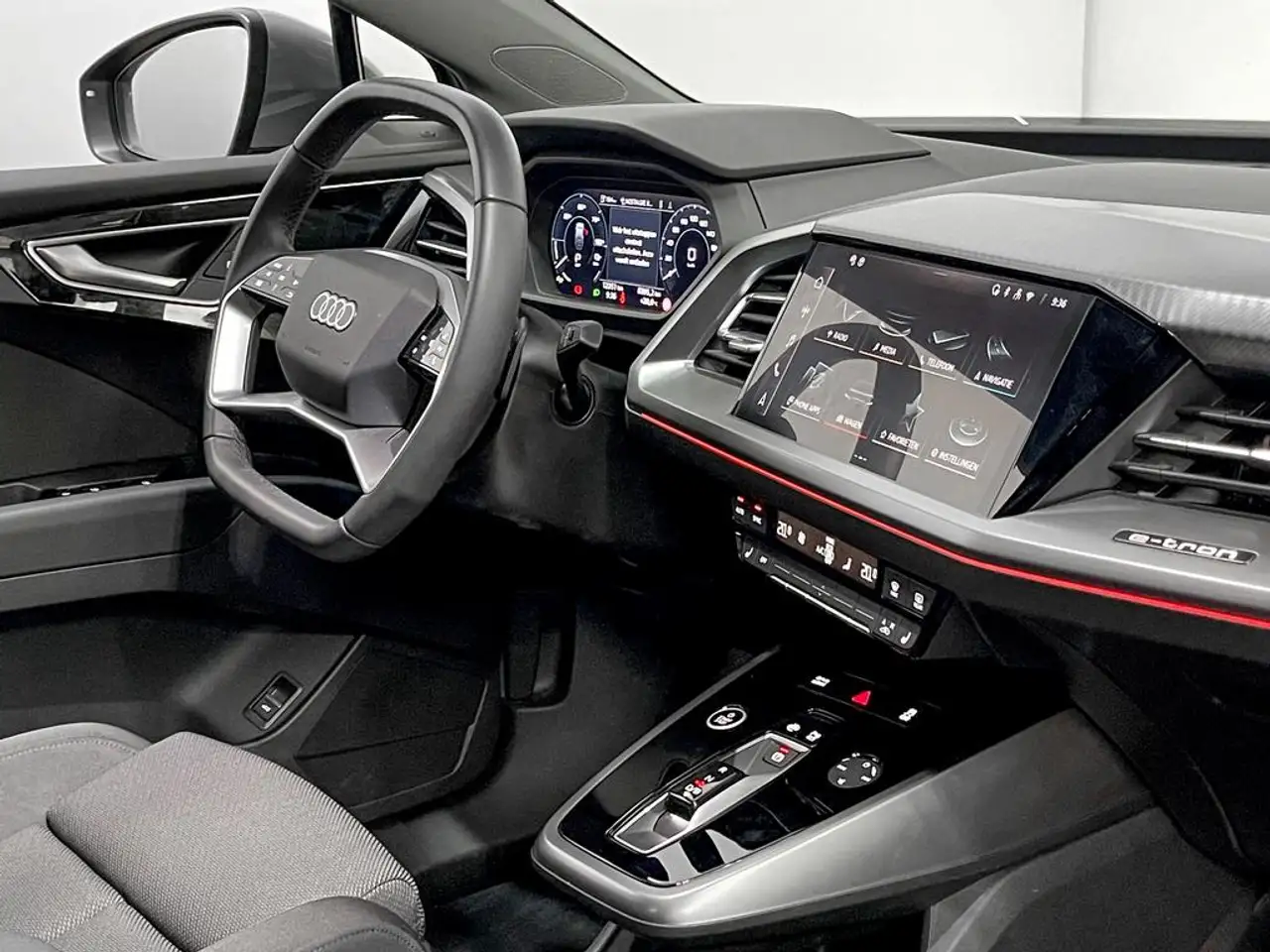Audi Q4 7