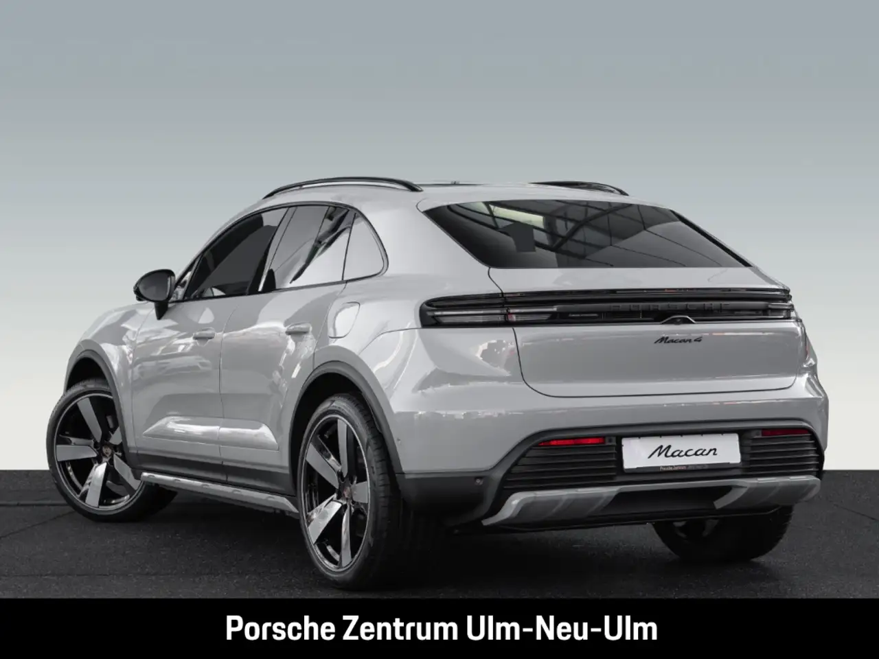 Porsche Macan 4 3