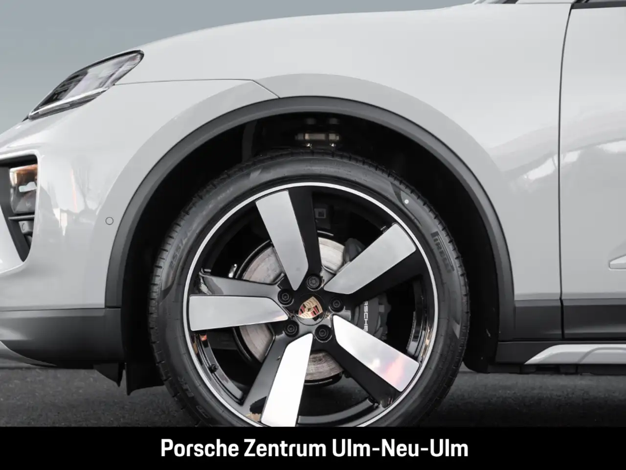 Porsche Macan 4 10