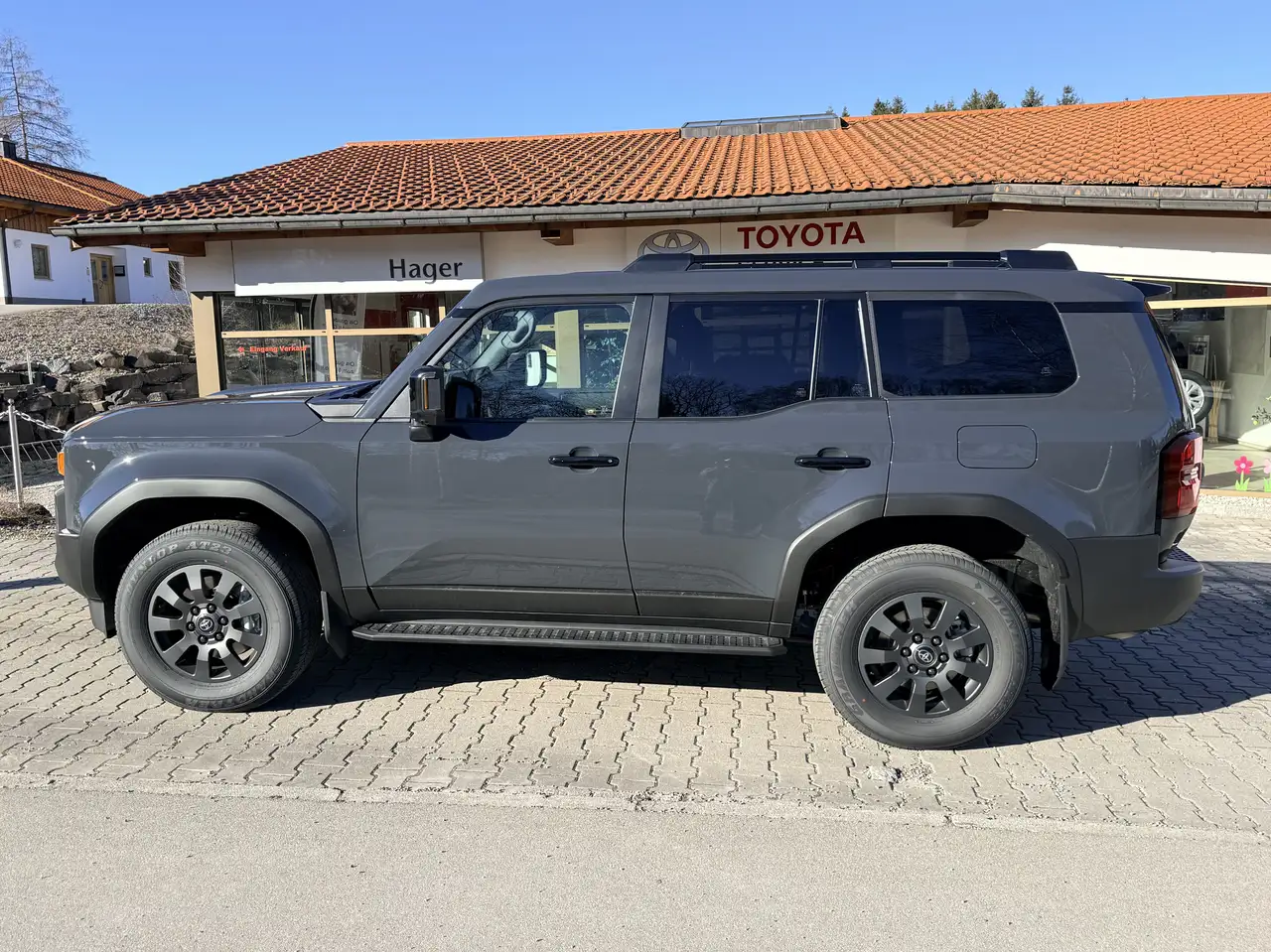Toyota Land Cruiser 2