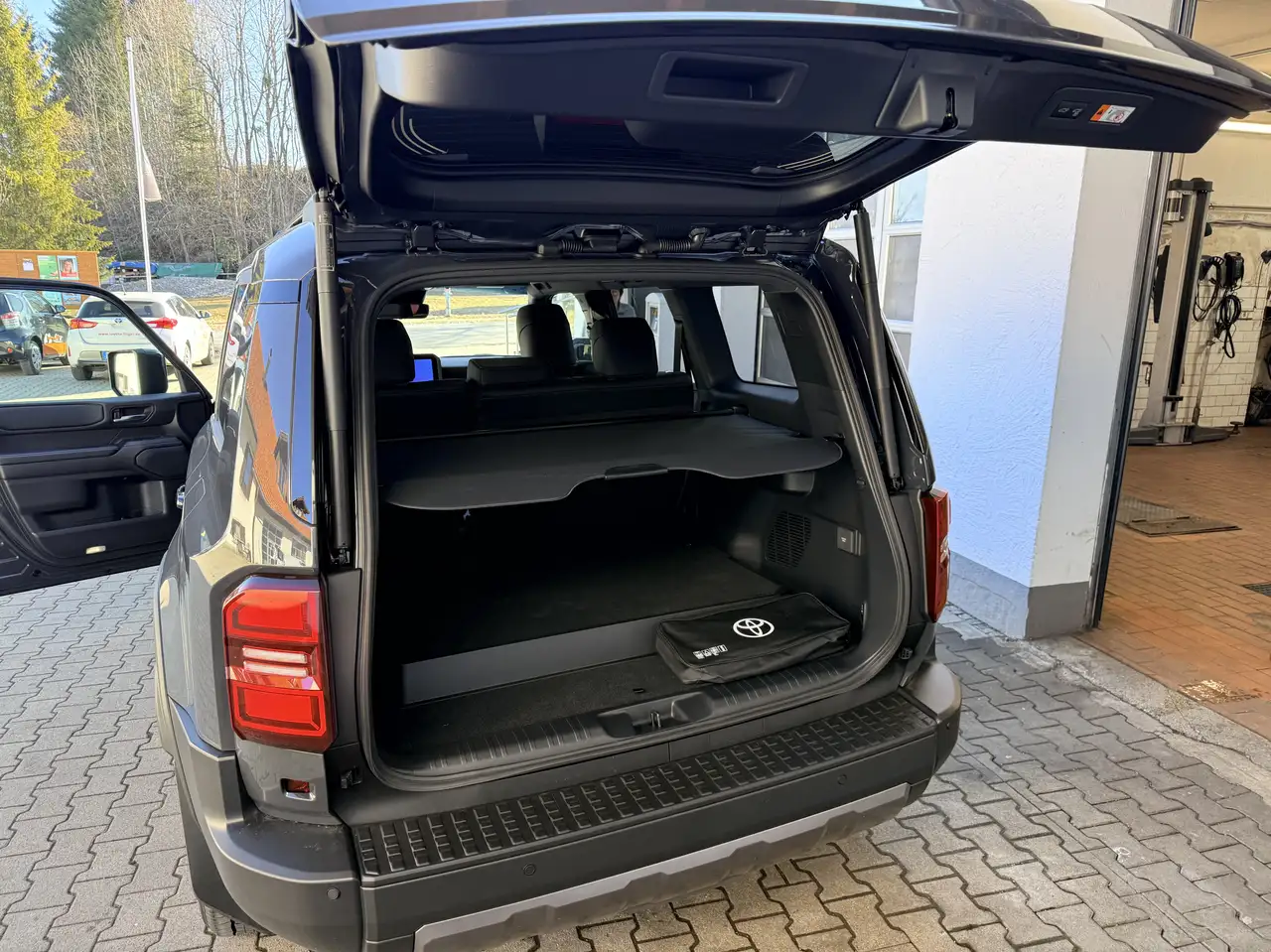 Toyota Land Cruiser 7