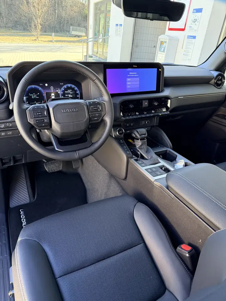 Toyota Land Cruiser 9