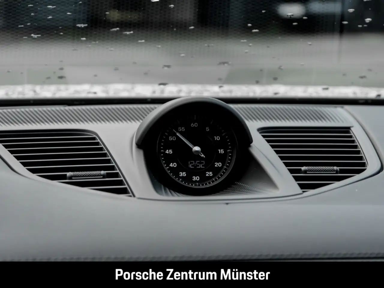 Porsche Panamera 4 10