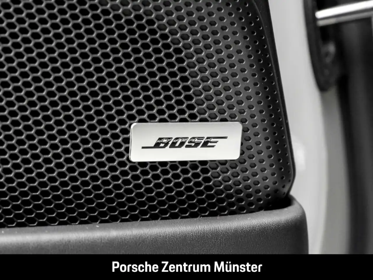 Porsche Panamera 4 12