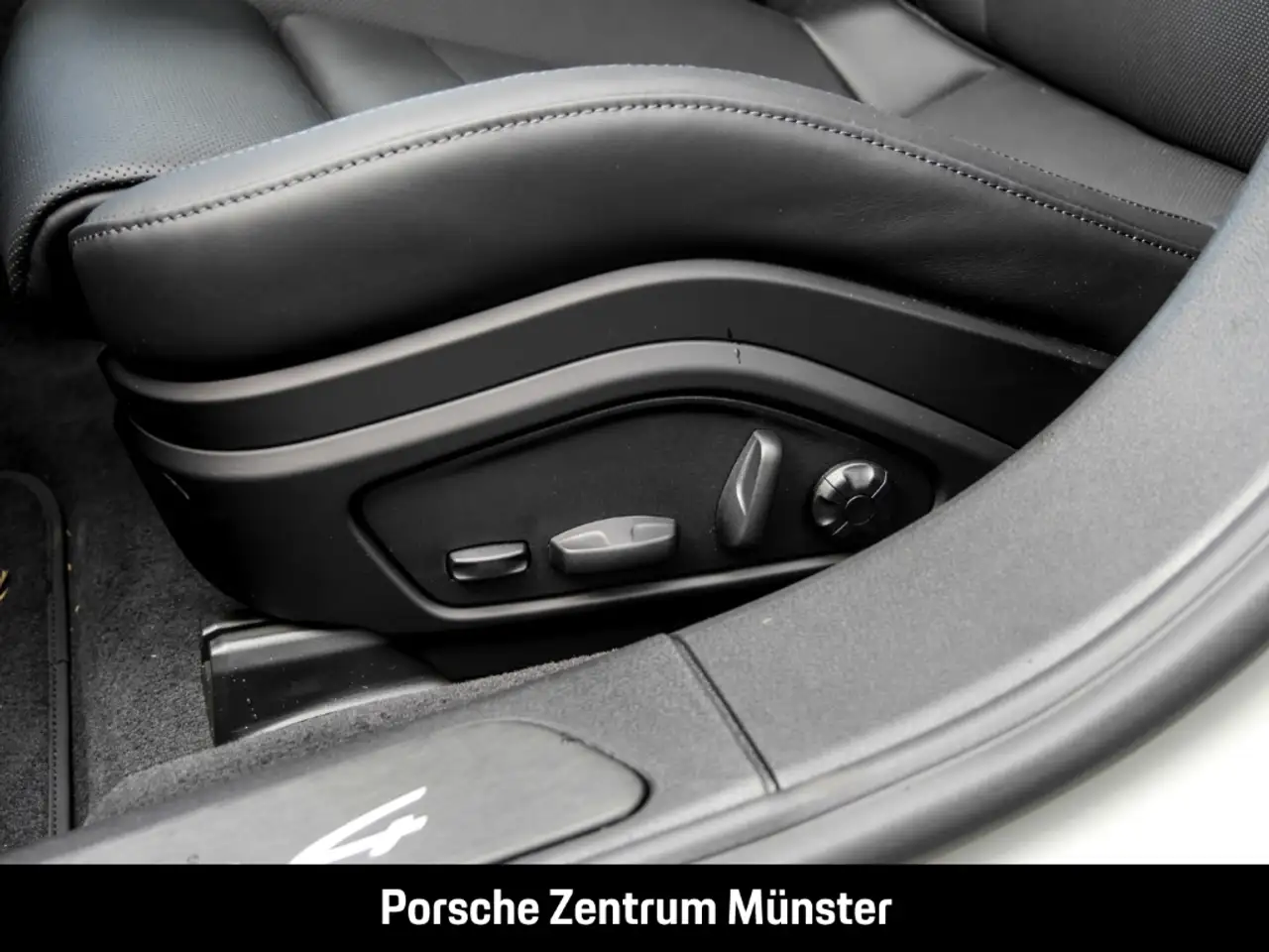 Porsche Panamera 4 15