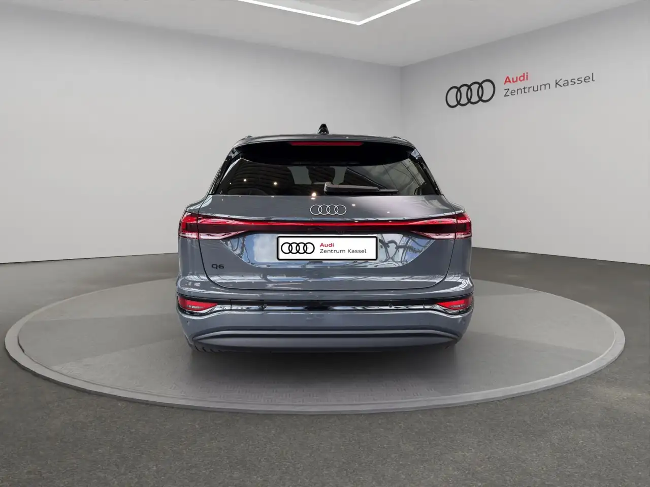 Audi Q6 4