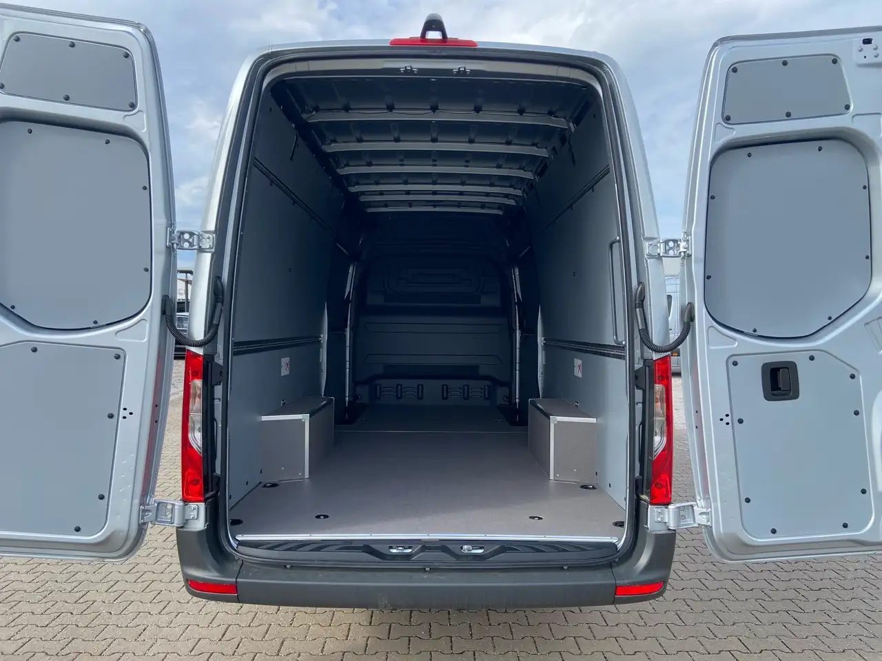 Mercedes-Benz Sprinter 317 8