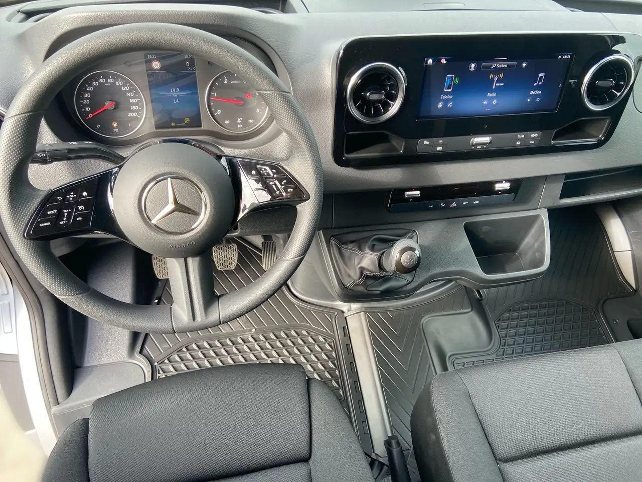 Mercedes-Benz Sprinter 317 10