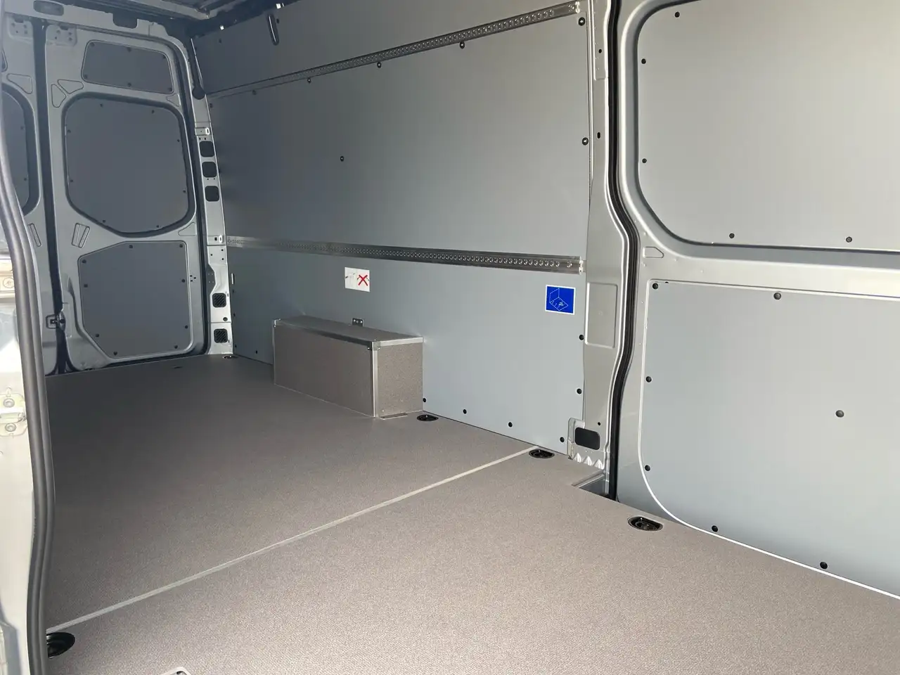 Mercedes-Benz Sprinter 317 12