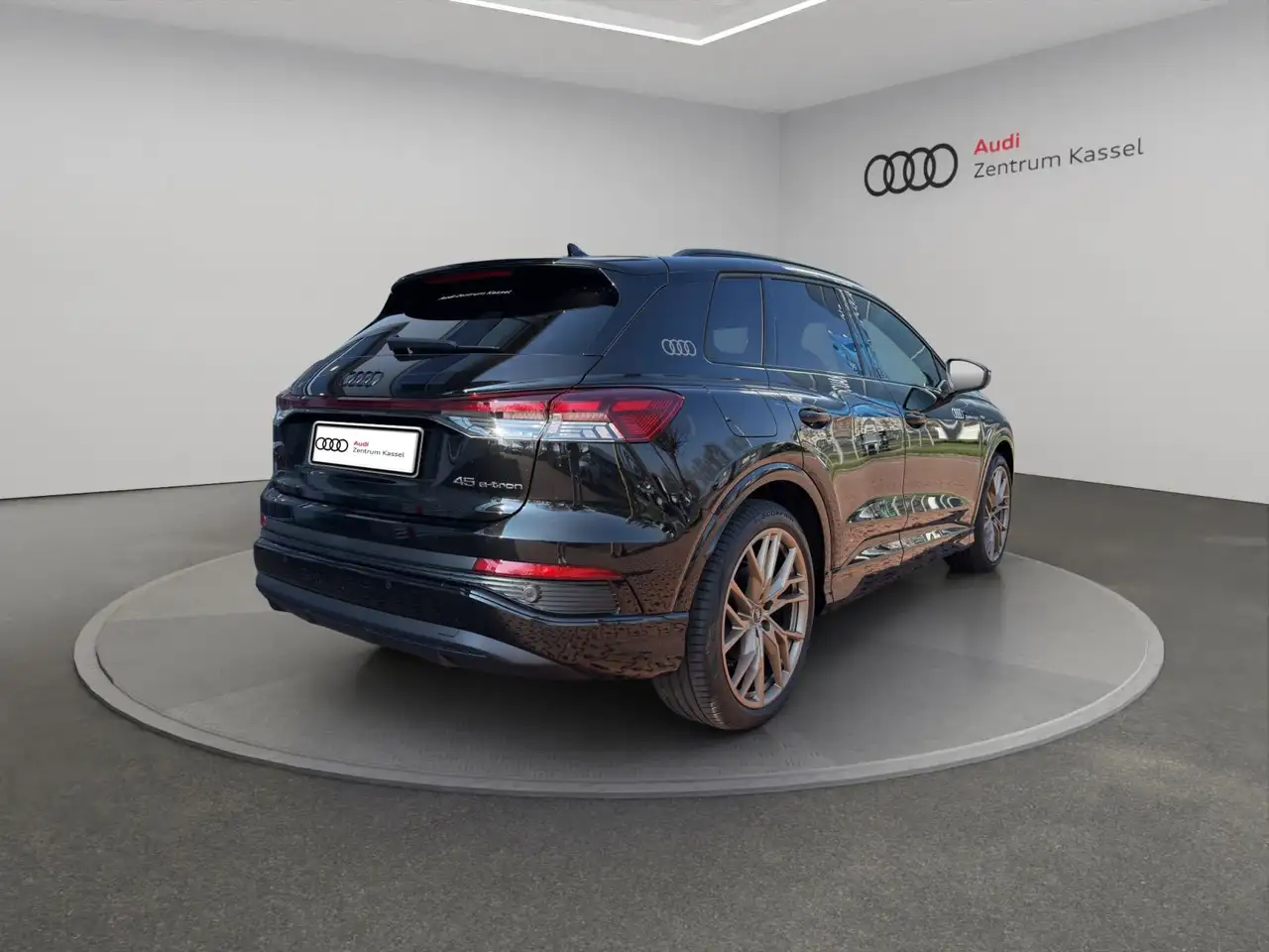 Audi Q4 7