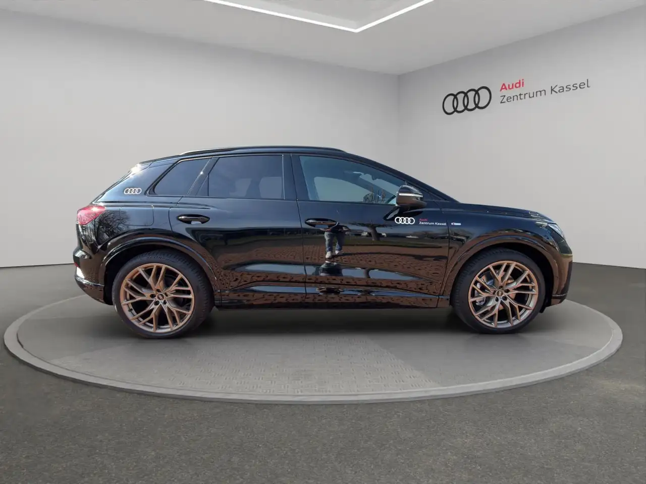 Audi Q4 8