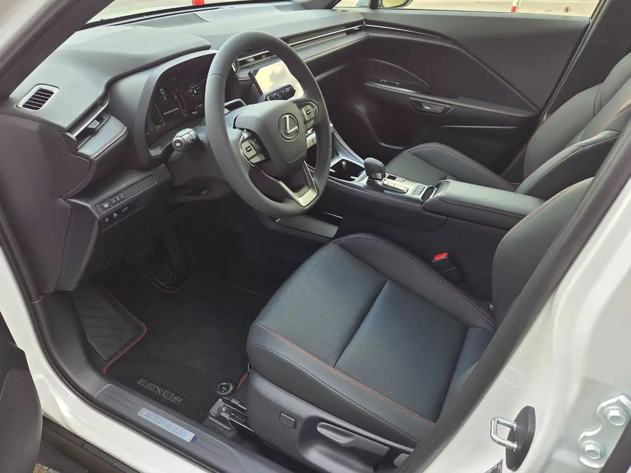 Lexus LBX 7