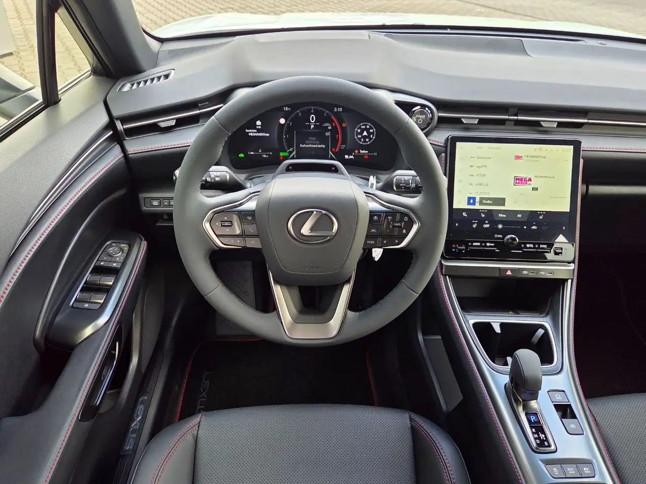 Lexus LBX 8