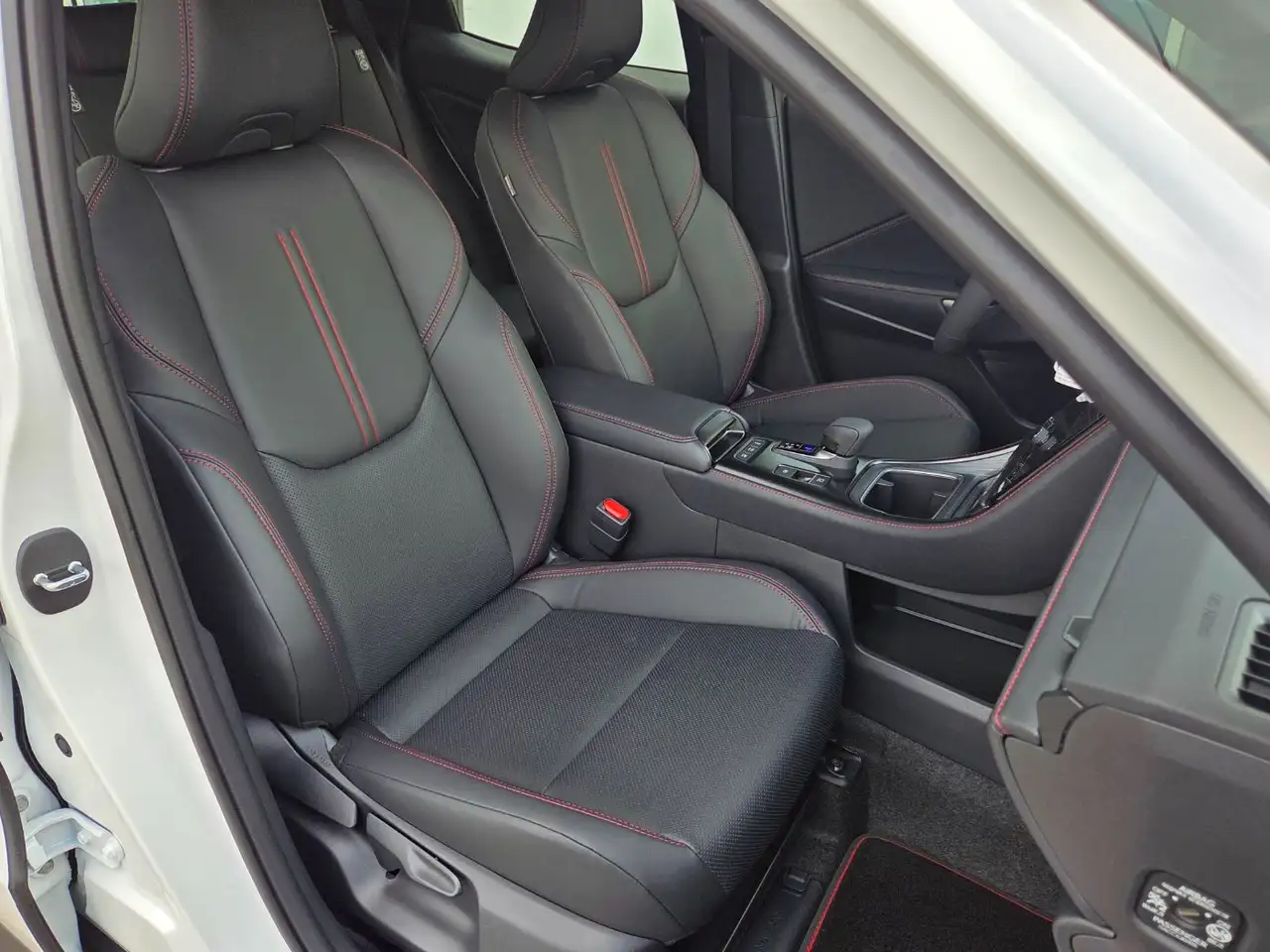 Lexus LBX 11