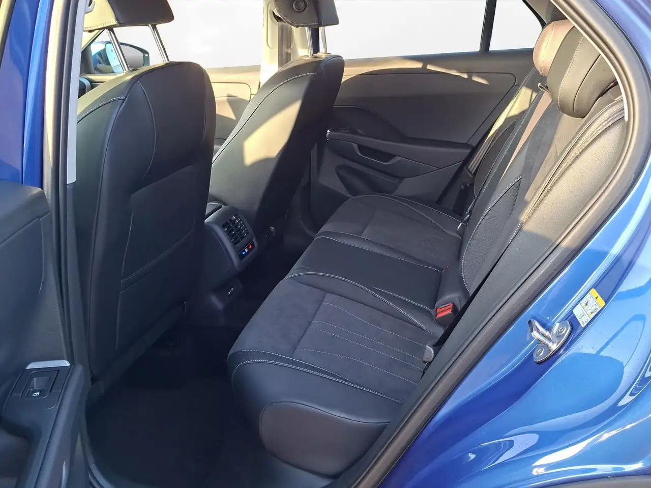 Volkswagen T-Roc 3