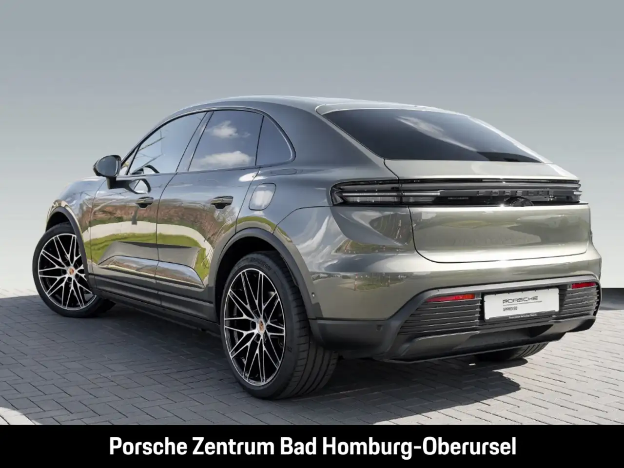 Porsche Macan 4 3