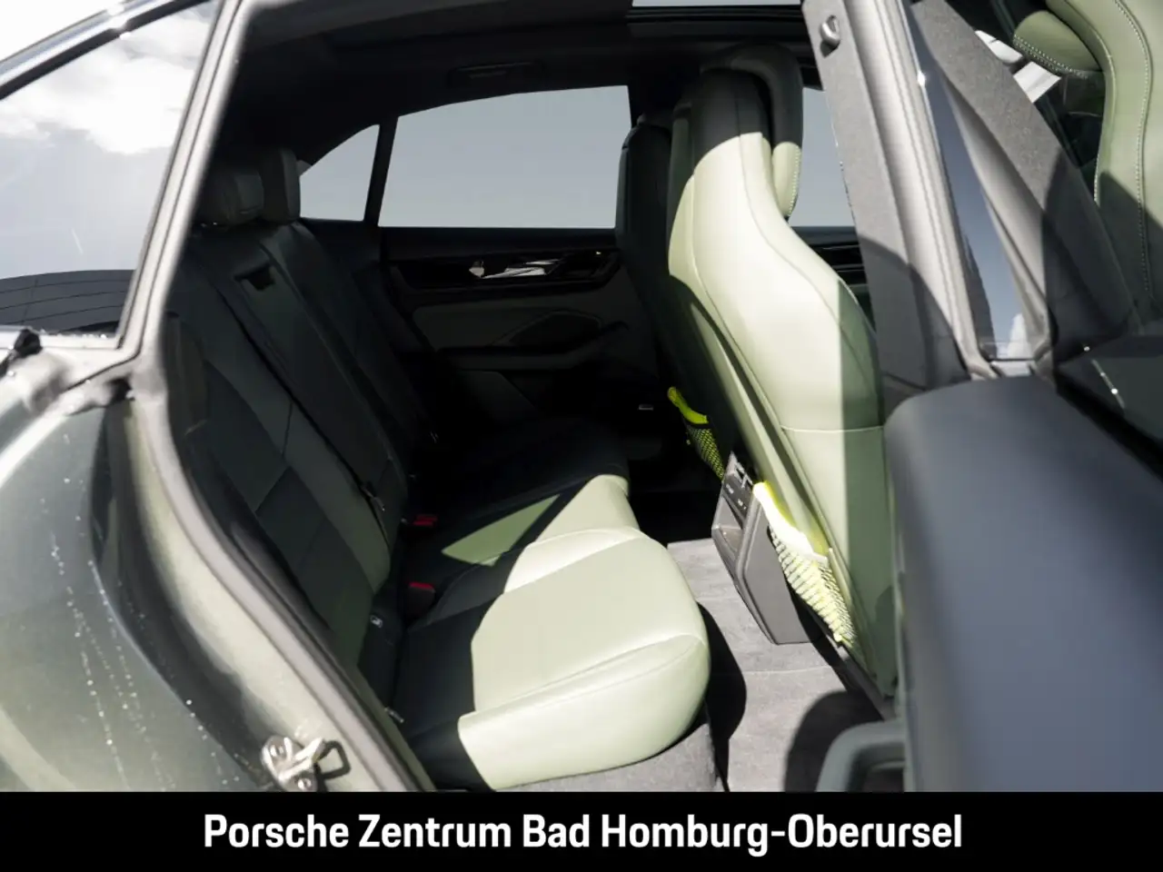 Porsche Macan 4 10