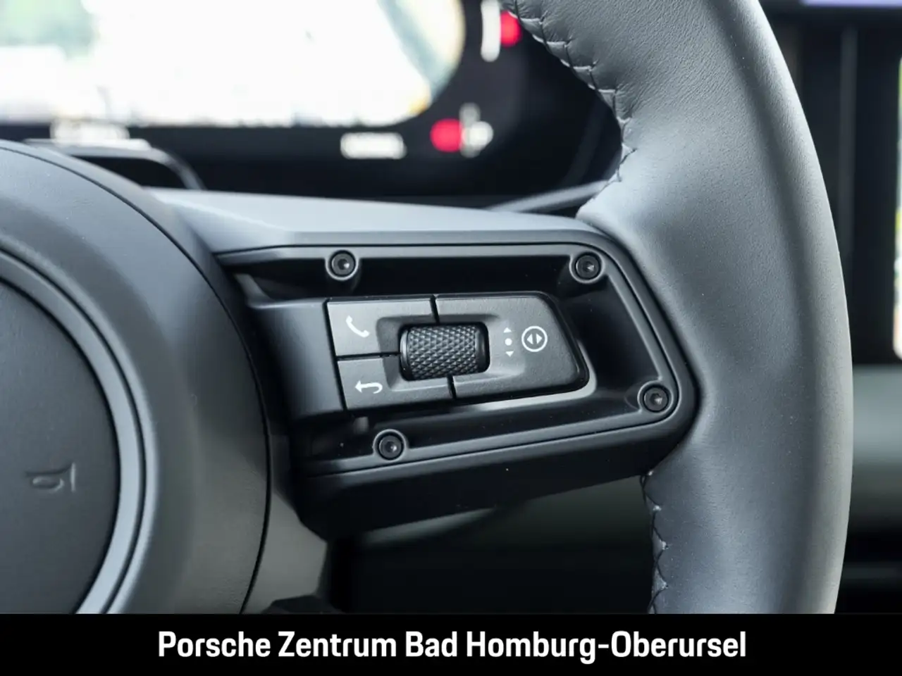 Porsche Macan 4 14