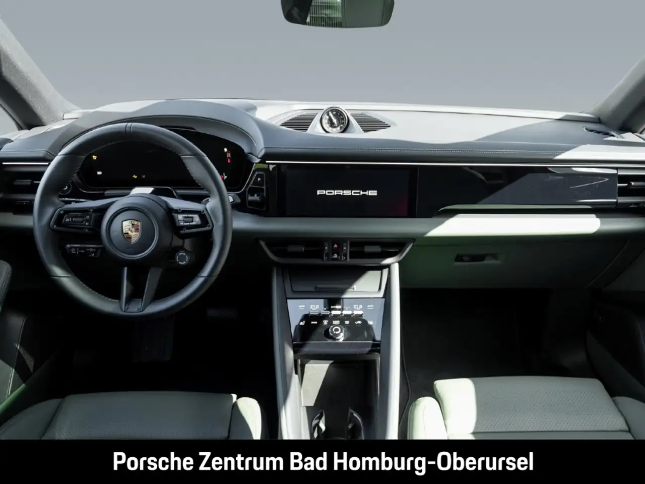 Porsche Macan 4 16