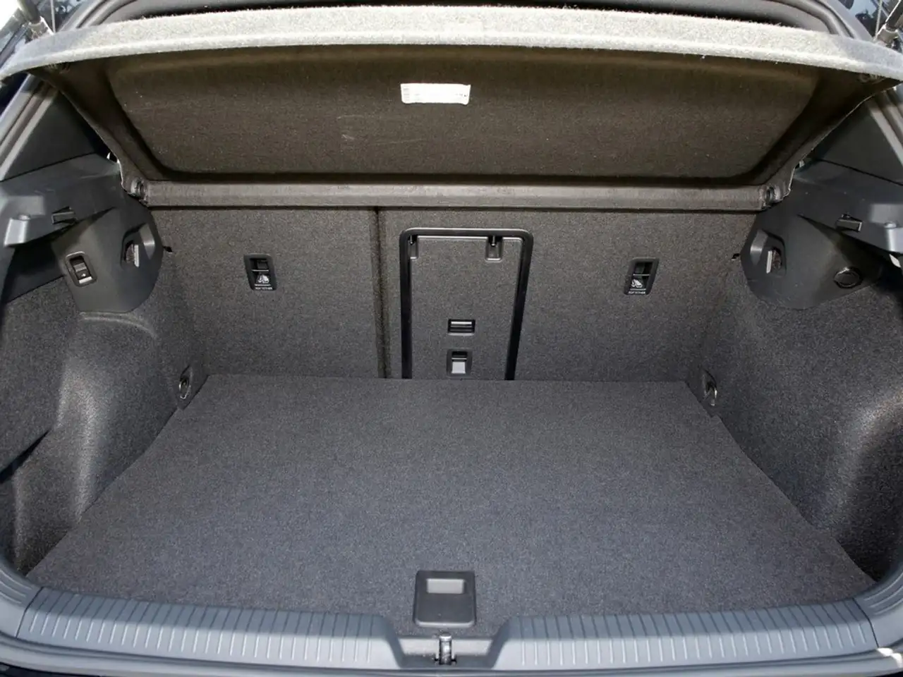 Volkswagen Golf VIII 6