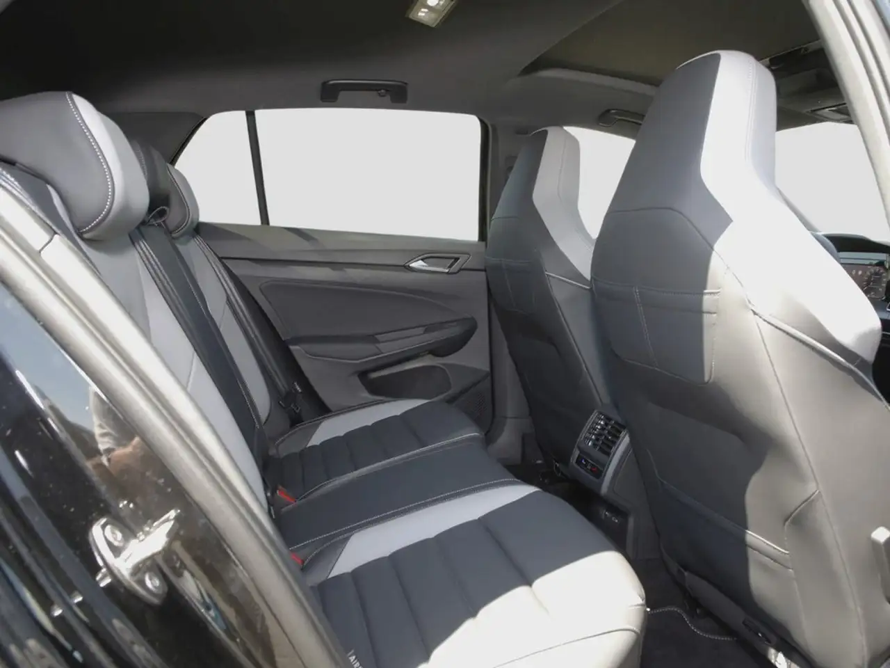 Volkswagen Golf VIII 12