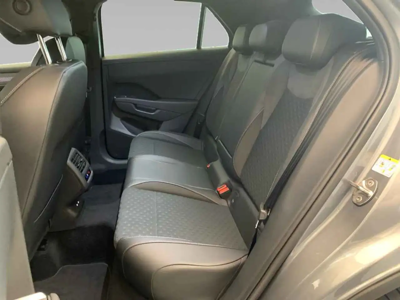 Volkswagen T-Roc 13