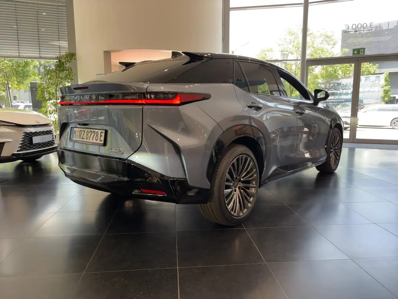 Lexus RZ 4