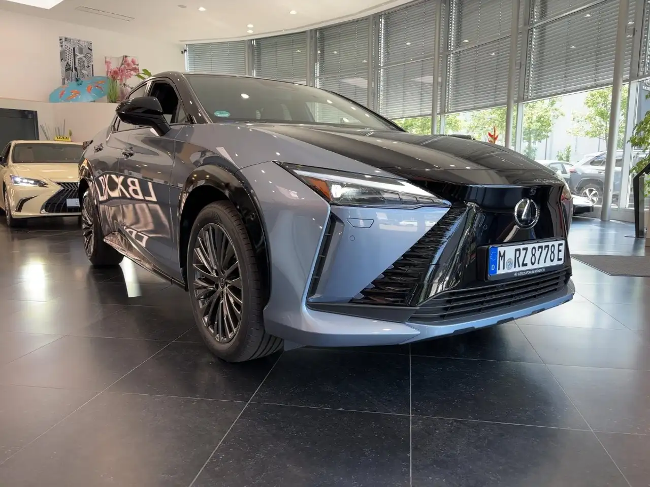 Lexus RZ 5