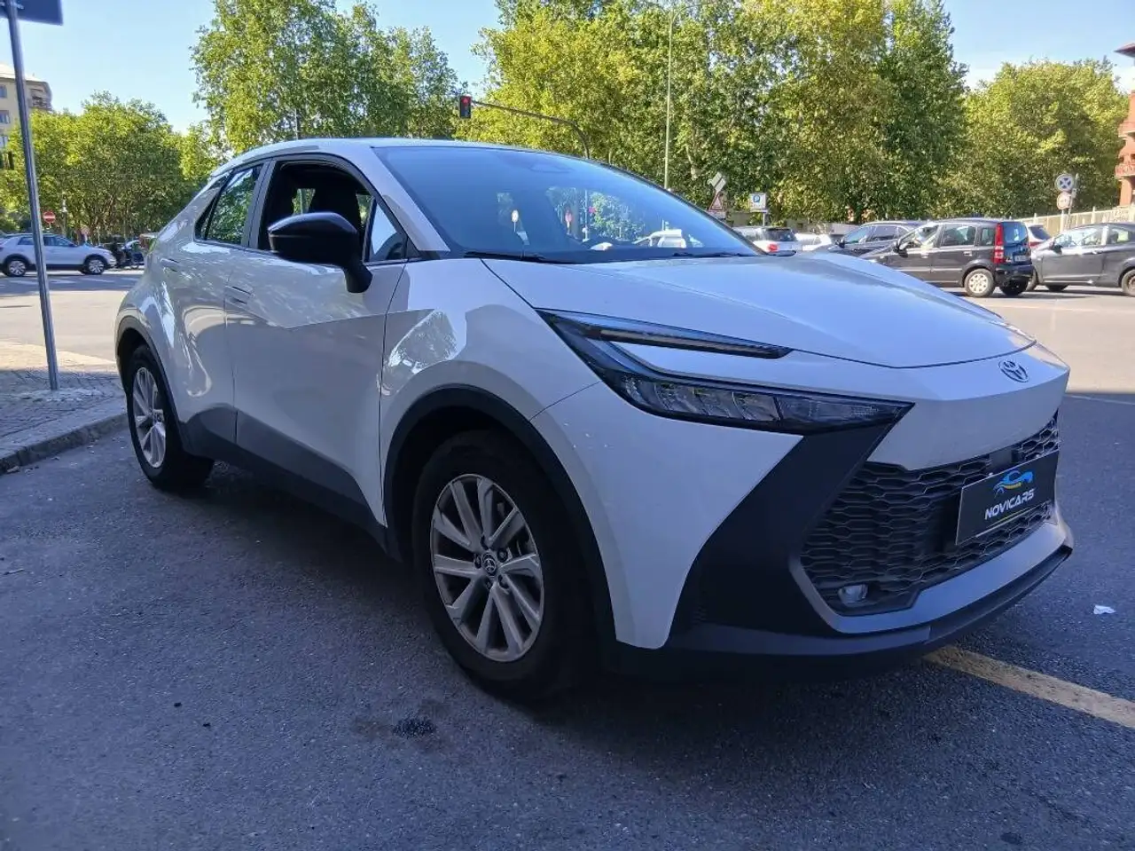 Toyota C-HR 2